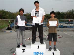 �r�M�i�[�N���X�`���C���E�g�b�v�R