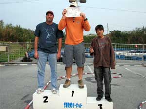 �r�M�i�[�N���X�b���C���E�g�b�v�R