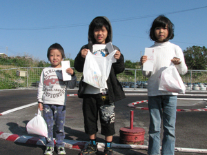 �r�M�i�[�N���X�`���C���E�g�b�v�R