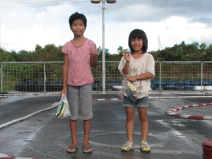 �r�M�i�[�N���X�`���C���E�g�b�v�R