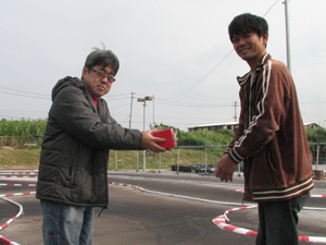 �^�~���N���X�E�~�j�N���X�`�����s�I��