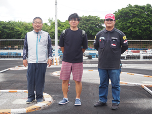 �X�|�[�c�N���XB���C���E�g�b�v�R