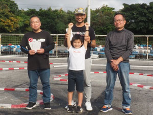 �X�|�[�c�N���XA���C���E�g�b�v�R