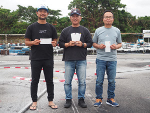 �X�|�[�c�N���XA���C���E�g�b�v�R